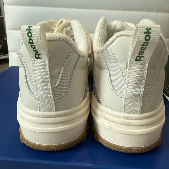 Reebok Classic sneakers size 7 - Picture 4 of 7